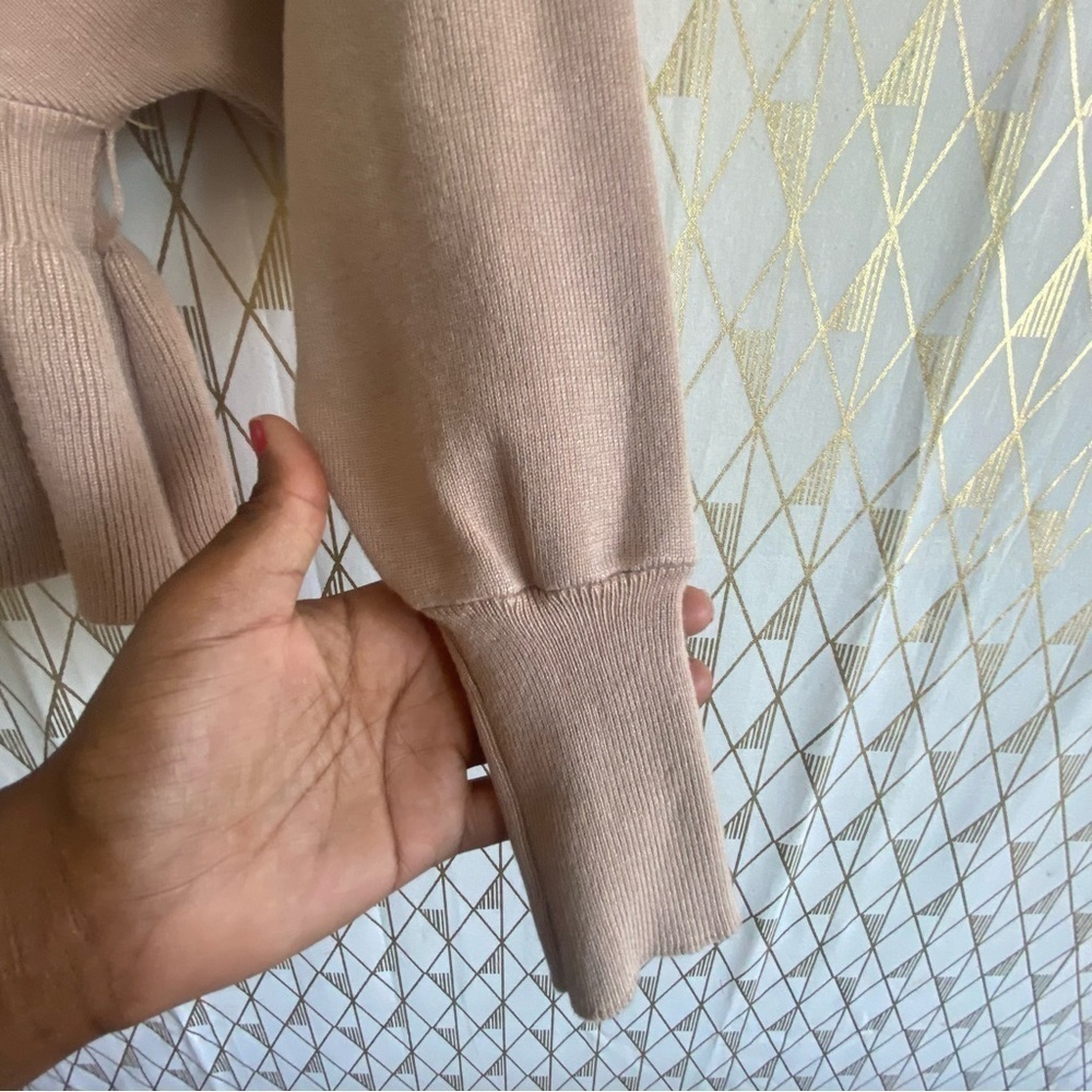 V neck Sweater with ruffles​ - Picture 2 of 10